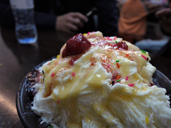 【台南市-東區】平價美食戰區的仁和路上,猶如鄰家小妹般的親民小吃店『吉田小火鍋-鍋燒麵』!小小的預算,大大的滿足^^