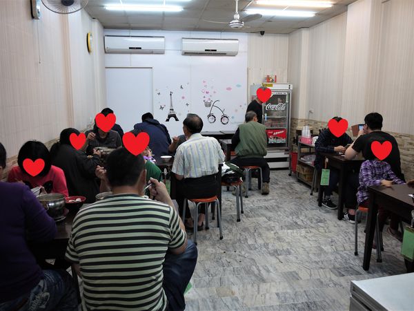 【台南市-東區】平價美食戰區的仁和路上,猶如鄰家小妹般的親民小吃店『吉田小火鍋-鍋燒麵』!小小的預算,大大的滿足^^