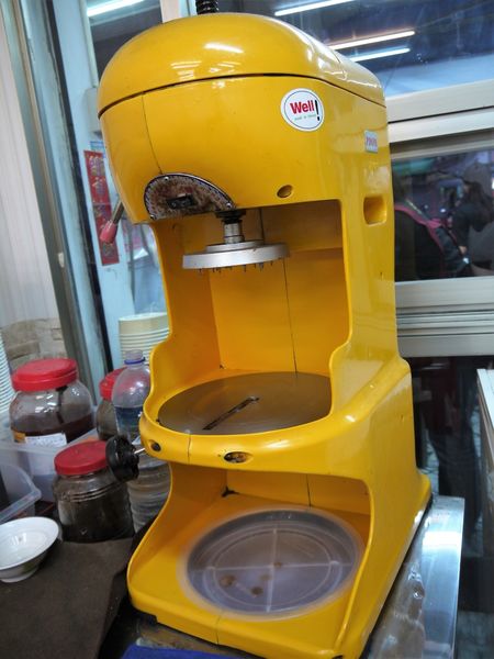 【台南市-東區】平價美食戰區的仁和路上,猶如鄰家小妹般的親民小吃店『吉田小火鍋-鍋燒麵』!小小的預算,大大的滿足^^