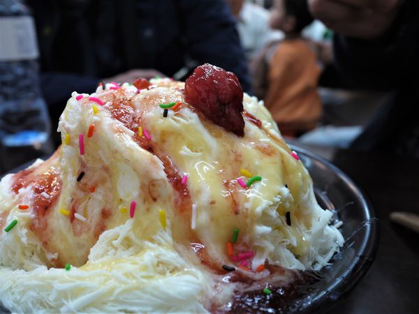 【台南市-東區】平價美食戰區的仁和路上,猶如鄰家小妹般的親民小吃店『吉田小火鍋-鍋燒麵』!小小的預算,大大的滿足^^