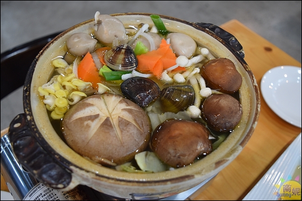 天下奇雞：大坑平價台菜餐廳。天下奇雞二訪。別以為到烤雞店只能吃烤雞，超過50道精緻台菜道道驚喜!@商妮吃喝遊樂