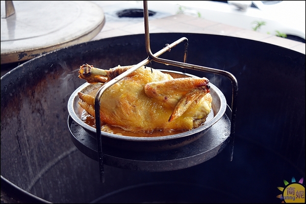 天下奇雞：大坑平價台菜餐廳。天下奇雞二訪。別以為到烤雞店只能吃烤雞，超過50道精緻台菜道道驚喜!@商妮吃喝遊樂