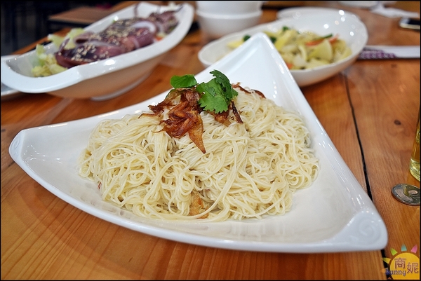 天下奇雞：大坑平價台菜餐廳。天下奇雞二訪。別以為到烤雞店只能吃烤雞，超過50道精緻台菜道道驚喜!@商妮吃喝遊樂