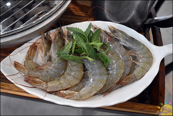 天下奇雞：大坑平價台菜餐廳。天下奇雞二訪。別以為到烤雞店只能吃烤雞，超過50道精緻台菜道道驚喜!@商妮吃喝遊樂