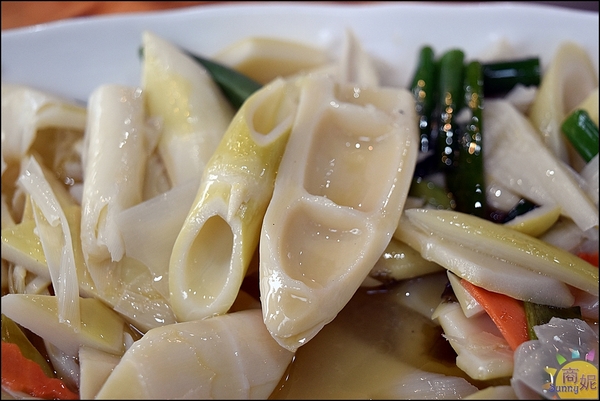 天下奇雞：大坑平價台菜餐廳。天下奇雞二訪。別以為到烤雞店只能吃烤雞，超過50道精緻台菜道道驚喜!@商妮吃喝遊樂