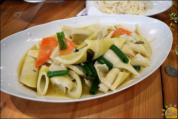 天下奇雞：大坑平價台菜餐廳。天下奇雞二訪。別以為到烤雞店只能吃烤雞，超過50道精緻台菜道道驚喜!@商妮吃喝遊樂