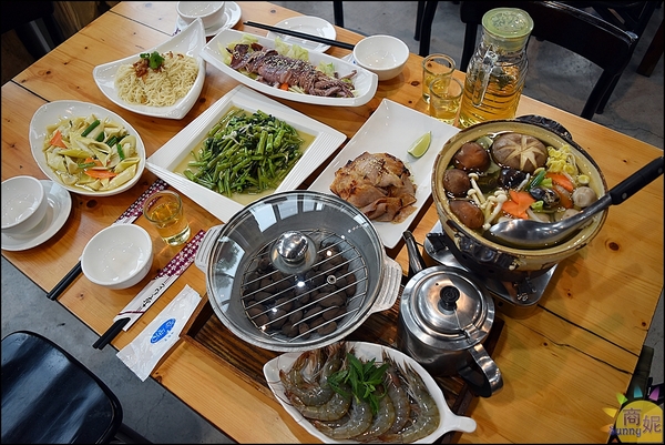 天下奇雞：大坑平價台菜餐廳。天下奇雞二訪。別以為到烤雞店只能吃烤雞，超過50道精緻台菜道道驚喜!@商妮吃喝遊樂