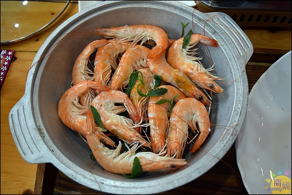 天下奇雞：大坑平價台菜餐廳。天下奇雞二訪。別以為到烤雞店只能吃烤雞，超過50道精緻台菜道道驚喜!@商妮吃喝遊樂