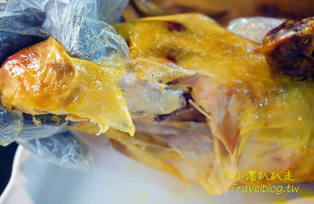 台中美食》大坑必吃甕缸烤雞:天下奇雞,宛如置身於高格調的檜木博物館!灶烤黃金雞酥脆多汁,價格平價又美味,近蝴蝶橋、新都生態公園 - 小潔趴趴走(台灣旅遊)