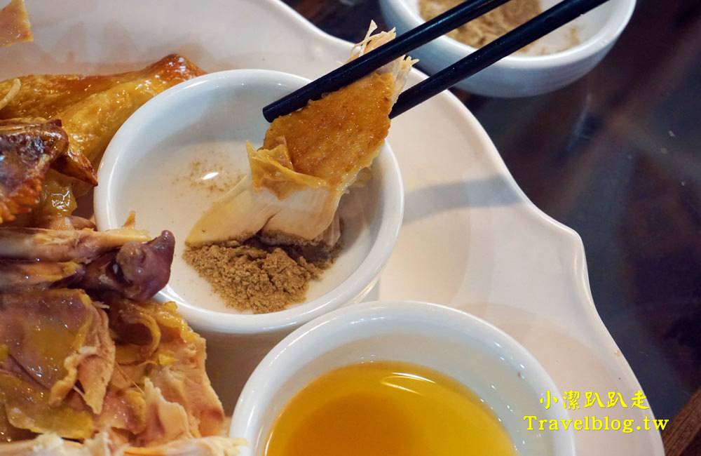 台中美食》大坑必吃甕缸烤雞:天下奇雞,宛如置身於高格調的檜木博物館!灶烤黃金雞酥脆多汁,價格平價又美味,近蝴蝶橋、新都生態公園 - 小潔趴趴走(台灣旅遊)
