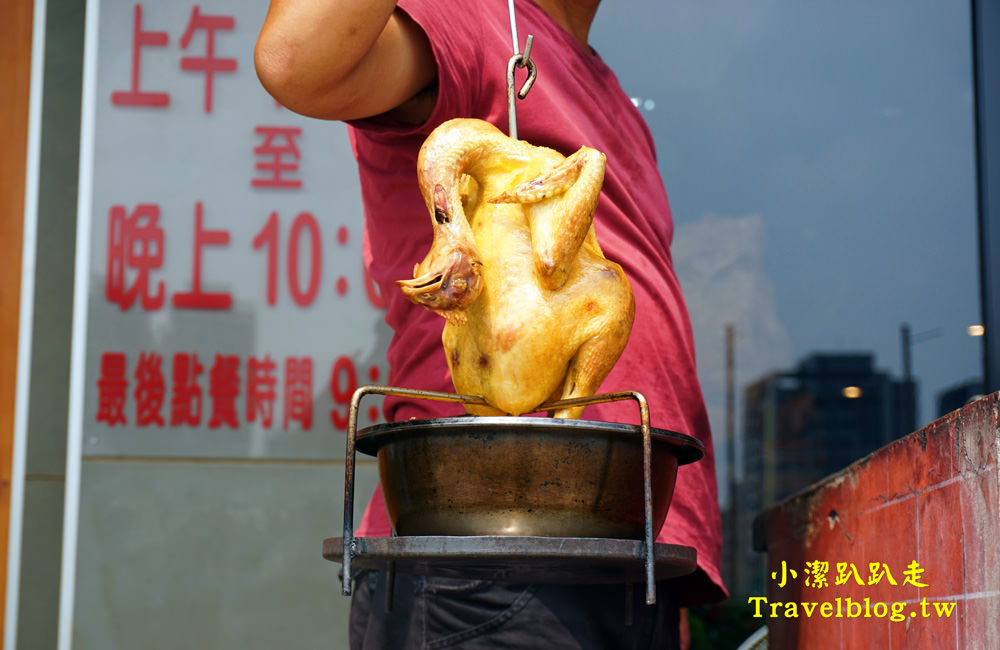 台中美食》大坑必吃甕缸烤雞:天下奇雞,宛如置身於高格調的檜木博物館!灶烤黃金雞酥脆多汁,價格平價又美味,近蝴蝶橋、新都生態公園 - 小潔趴趴走(台灣旅遊)