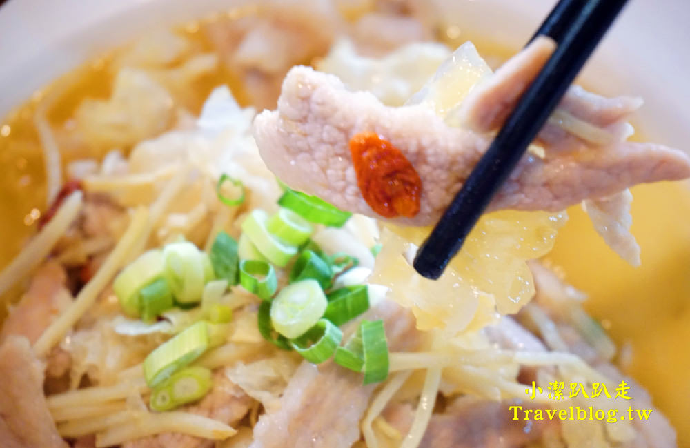 台中美食》大坑必吃甕缸烤雞:天下奇雞,宛如置身於高格調的檜木博物館!灶烤黃金雞酥脆多汁,價格平價又美味,近蝴蝶橋、新都生態公園 - 小潔趴趴走(台灣旅遊)