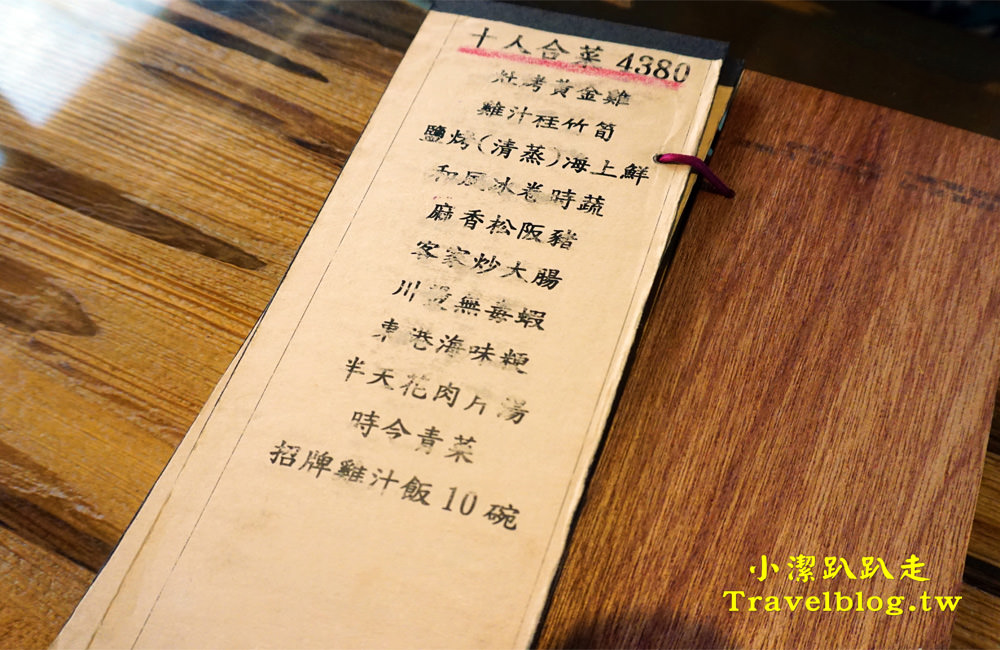 台中美食》大坑必吃甕缸烤雞:天下奇雞,宛如置身於高格調的檜木博物館!灶烤黃金雞酥脆多汁,價格平價又美味,近蝴蝶橋、新都生態公園 - 小潔趴趴走(台灣旅遊)