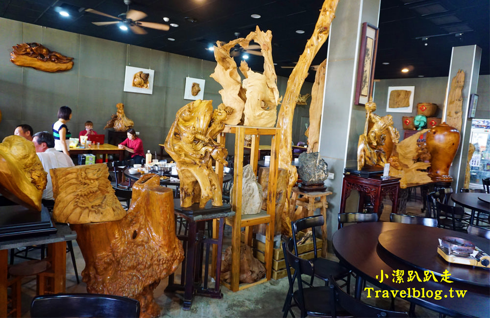 台中美食》大坑必吃甕缸烤雞:天下奇雞,宛如置身於高格調的檜木博物館!灶烤黃金雞酥脆多汁,價格平價又美味,近蝴蝶橋、新都生態公園 - 小潔趴趴走(台灣旅遊)