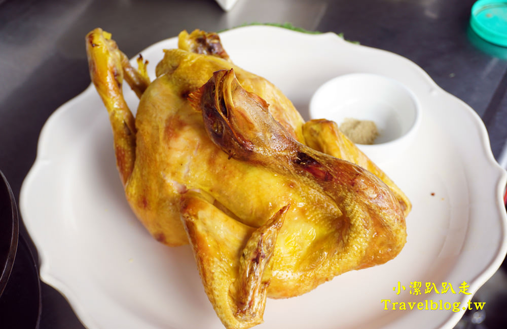 台中美食》大坑必吃甕缸烤雞:天下奇雞,宛如置身於高格調的檜木博物館!灶烤黃金雞酥脆多汁,價格平價又美味,近蝴蝶橋、新都生態公園 - 小潔趴趴走(台灣旅遊)