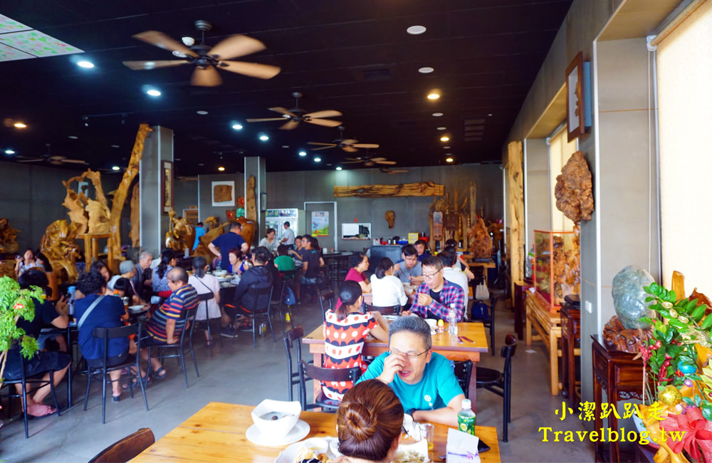 台中美食》大坑必吃甕缸烤雞:天下奇雞,宛如置身於高格調的檜木博物館!灶烤黃金雞酥脆多汁,價格平價又美味,近蝴蝶橋、新都生態公園 - 小潔趴趴走(台灣旅遊)