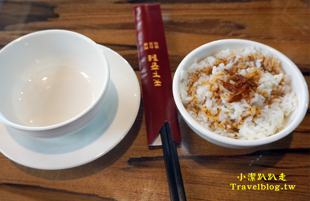 台中美食》大坑必吃甕缸烤雞:天下奇雞,宛如置身於高格調的檜木博物館!灶烤黃金雞酥脆多汁,價格平價又美味,近蝴蝶橋、新都生態公園 - 小潔趴趴走(台灣旅遊)