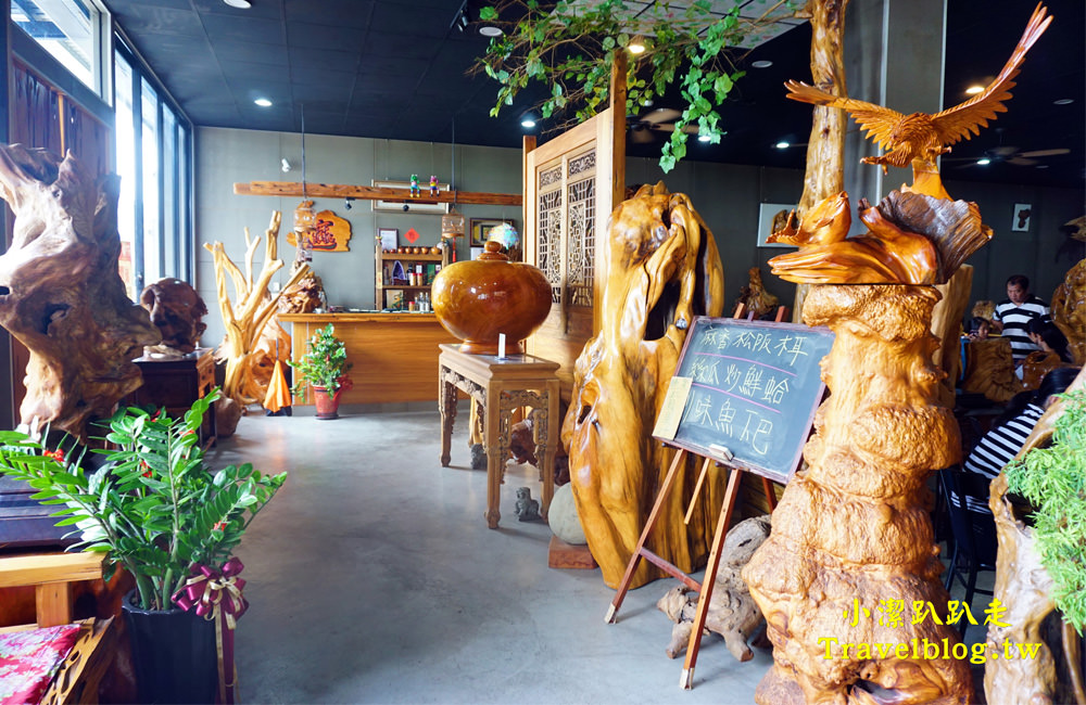 台中美食》大坑必吃甕缸烤雞:天下奇雞,宛如置身於高格調的檜木博物館!灶烤黃金雞酥脆多汁,價格平價又美味,近蝴蝶橋、新都生態公園 - 小潔趴趴走(台灣旅遊)