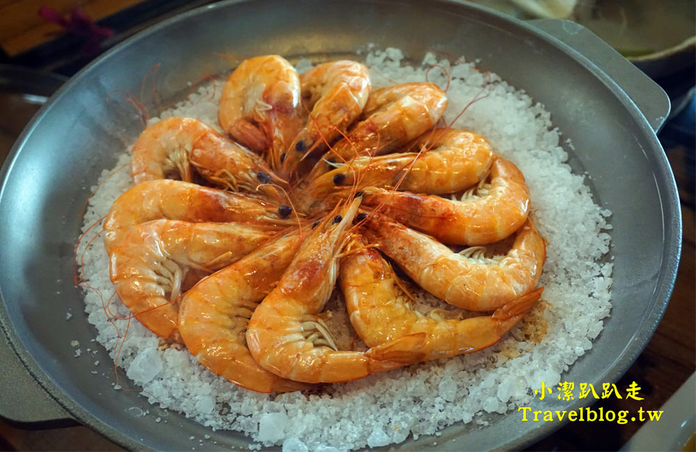 台中美食》大坑必吃甕缸烤雞:天下奇雞,宛如置身於高格調的檜木博物館!灶烤黃金雞酥脆多汁,價格平價又美味,近蝴蝶橋、新都生態公園 - 小潔趴趴走(台灣旅遊)