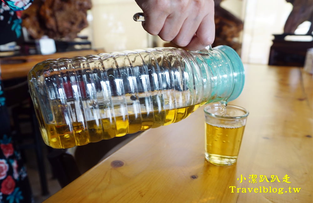 台中美食》大坑必吃甕缸烤雞:天下奇雞,宛如置身於高格調的檜木博物館!灶烤黃金雞酥脆多汁,價格平價又美味,近蝴蝶橋、新都生態公園 - 小潔趴趴走(台灣旅遊)