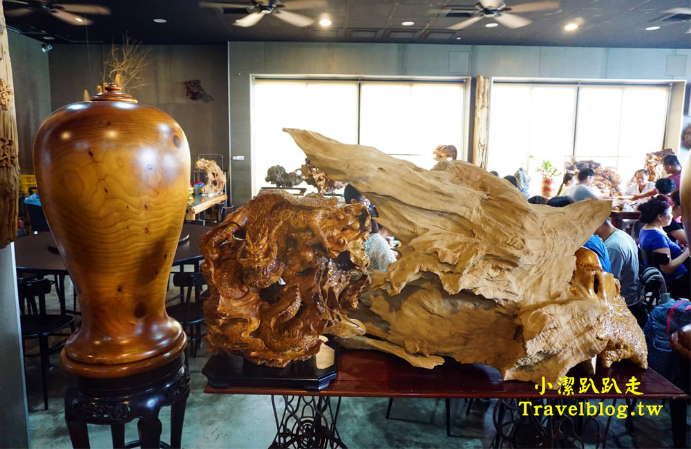 台中美食》大坑必吃甕缸烤雞:天下奇雞,宛如置身於高格調的檜木博物館!灶烤黃金雞酥脆多汁,價格平價又美味,近蝴蝶橋、新都生態公園 - 小潔趴趴走(台灣旅遊)