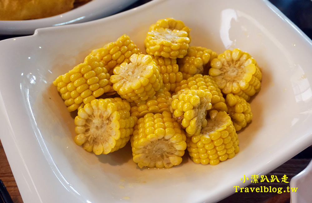 台中美食》大坑必吃甕缸烤雞:天下奇雞,宛如置身於高格調的檜木博物館!灶烤黃金雞酥脆多汁,價格平價又美味,近蝴蝶橋、新都生態公園 - 小潔趴趴走(台灣旅遊)