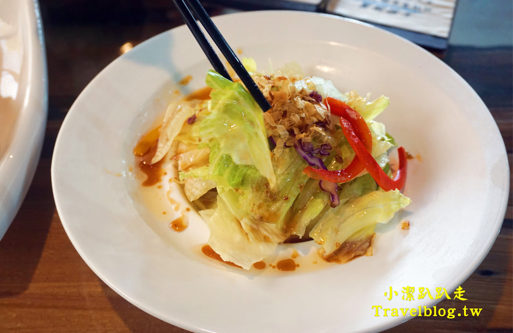 台中美食》大坑必吃甕缸烤雞:天下奇雞,宛如置身於高格調的檜木博物館!灶烤黃金雞酥脆多汁,價格平價又美味,近蝴蝶橋、新都生態公園 - 小潔趴趴走(台灣旅遊)