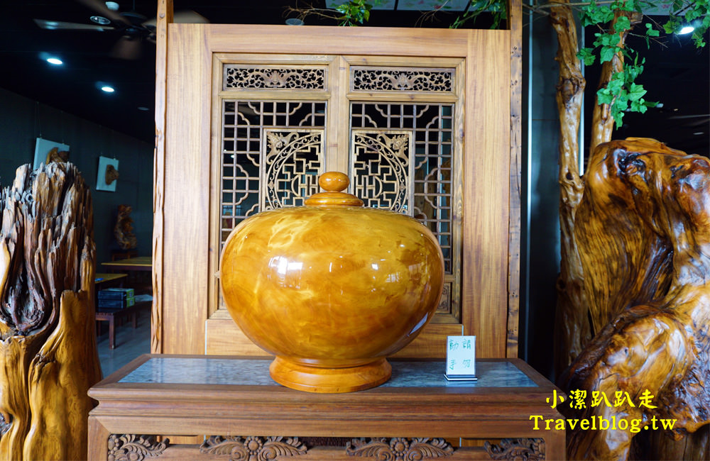 台中美食》大坑必吃甕缸烤雞:天下奇雞,宛如置身於高格調的檜木博物館!灶烤黃金雞酥脆多汁,價格平價又美味,近蝴蝶橋、新都生態公園 - 小潔趴趴走(台灣旅遊)