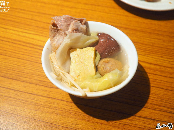 品八方燒鵝手作料理：品八方燒鵝，明爐燒鵝，肉汁香甜帶著炭香