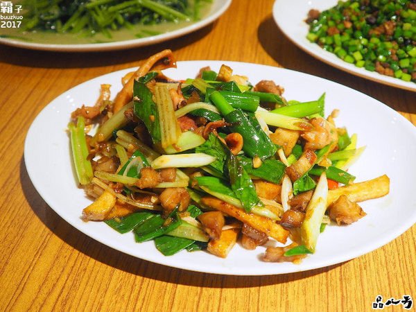 品八方燒鵝手作料理：品八方燒鵝，明爐燒鵝，肉汁香甜帶著炭香