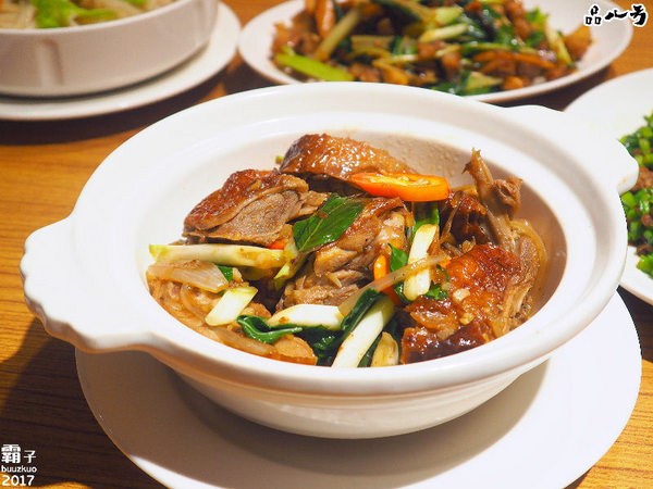 品八方燒鵝手作料理：品八方燒鵝，明爐燒鵝，肉汁香甜帶著炭香