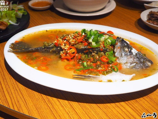 品八方燒鵝手作料理：品八方燒鵝，明爐燒鵝，肉汁香甜帶著炭香