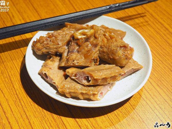 品八方燒鵝手作料理：品八方燒鵝，明爐燒鵝，肉汁香甜帶著炭香