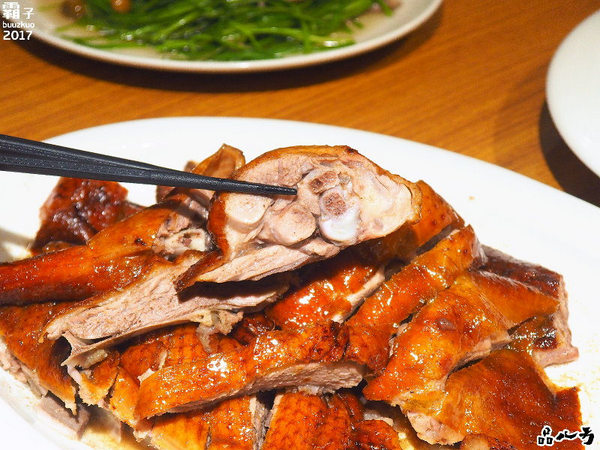 品八方燒鵝手作料理：品八方燒鵝，明爐燒鵝，肉汁香甜帶著炭香