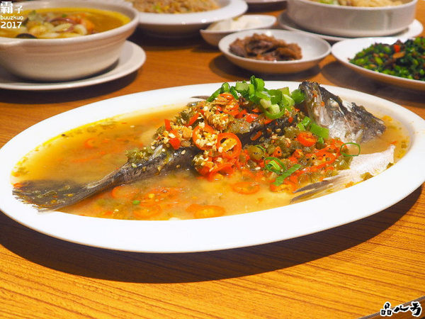 品八方燒鵝手作料理：品八方燒鵝，明爐燒鵝，肉汁香甜帶著炭香