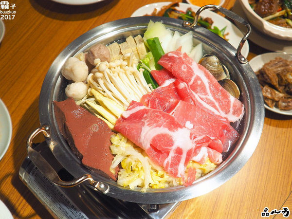 品八方燒鵝手作料理：品八方燒鵝，明爐燒鵝，肉汁香甜帶著炭香