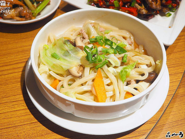 品八方燒鵝手作料理：品八方燒鵝，明爐燒鵝，肉汁香甜帶著炭香