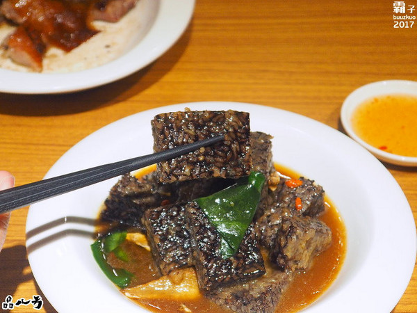 品八方燒鵝手作料理：品八方燒鵝，明爐燒鵝，肉汁香甜帶著炭香