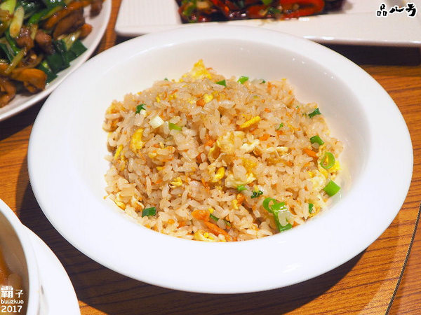 品八方燒鵝手作料理：品八方燒鵝，明爐燒鵝，肉汁香甜帶著炭香