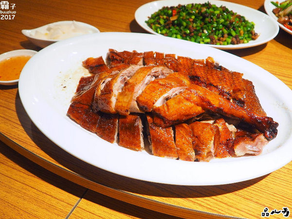 品八方燒鵝手作料理：品八方燒鵝，明爐燒鵝，肉汁香甜帶著炭香