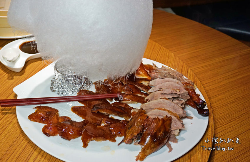 台中西區美食推薦》品八方燒鵝。精緻中式餐廳，招牌人氣必吃招牌櫻桃四吃，聚餐首選，電視節目採訪熱門美食。 - 小潔趴趴走旅遊札記