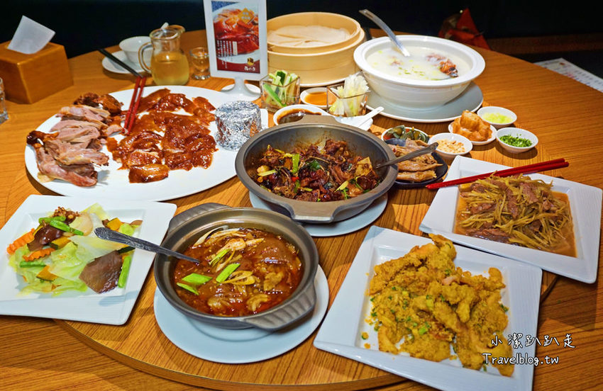 台中西區美食推薦》品八方燒鵝。精緻中式餐廳，招牌人氣必吃招牌櫻桃四吃，聚餐首選，電視節目採訪熱門美食。 - 小潔趴趴走旅遊札記