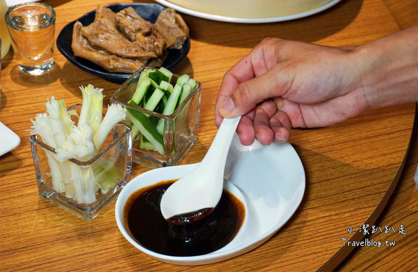 台中西區美食推薦》品八方燒鵝。精緻中式餐廳，招牌人氣必吃招牌櫻桃四吃，聚餐首選，電視節目採訪熱門美食。 - 小潔趴趴走旅遊札記