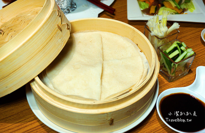 台中西區美食推薦》品八方燒鵝。精緻中式餐廳，招牌人氣必吃招牌櫻桃四吃，聚餐首選，電視節目採訪熱門美食。 - 小潔趴趴走旅遊札記