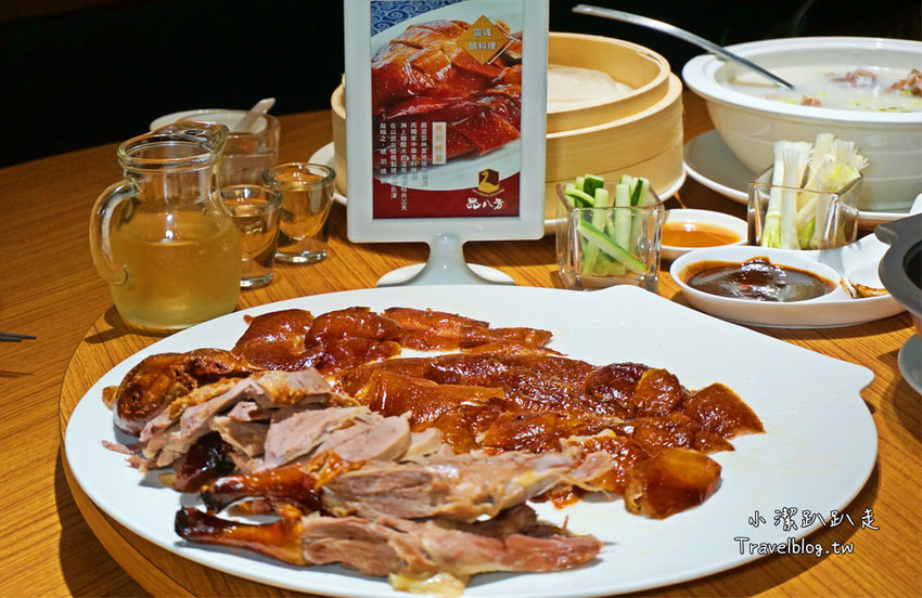 台中西區美食推薦》品八方燒鵝。精緻中式餐廳，招牌人氣必吃招牌櫻桃四吃，聚餐首選，電視節目採訪熱門美食。 - 小潔趴趴走旅遊札記