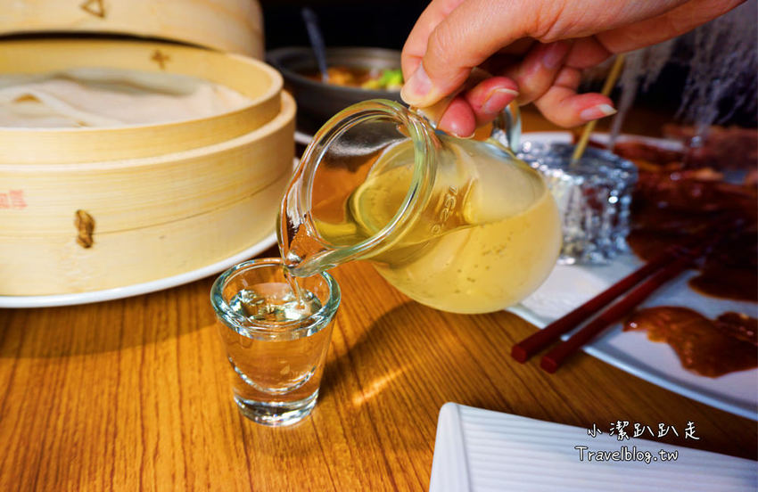 台中西區美食推薦》品八方燒鵝。精緻中式餐廳，招牌人氣必吃招牌櫻桃四吃，聚餐首選，電視節目採訪熱門美食。 - 小潔趴趴走旅遊札記