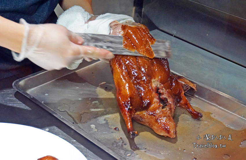 台中西區美食推薦》品八方燒鵝。精緻中式餐廳，招牌人氣必吃招牌櫻桃四吃，聚餐首選，電視節目採訪熱門美食。 - 小潔趴趴走旅遊札記