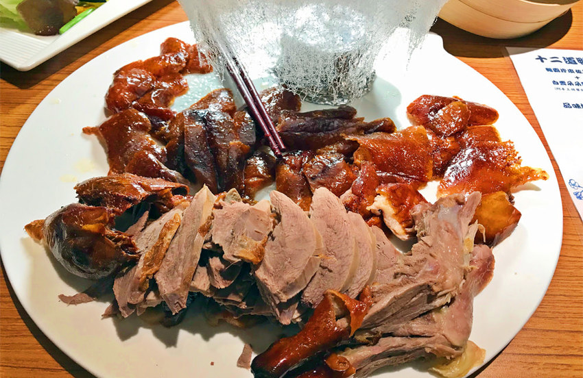 台中西區美食推薦》品八方燒鵝。精緻中式餐廳，招牌人氣必吃招牌櫻桃四吃，聚餐首選，電視節目採訪熱門美食。 - 小潔趴趴走旅遊札記