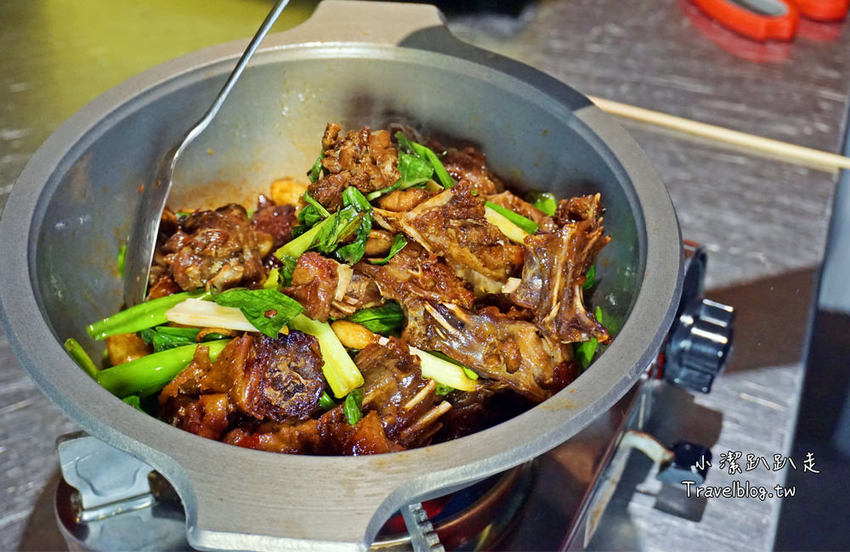 台中西區美食推薦》品八方燒鵝。精緻中式餐廳，招牌人氣必吃招牌櫻桃四吃，聚餐首選，電視節目採訪熱門美食。 - 小潔趴趴走旅遊札記
