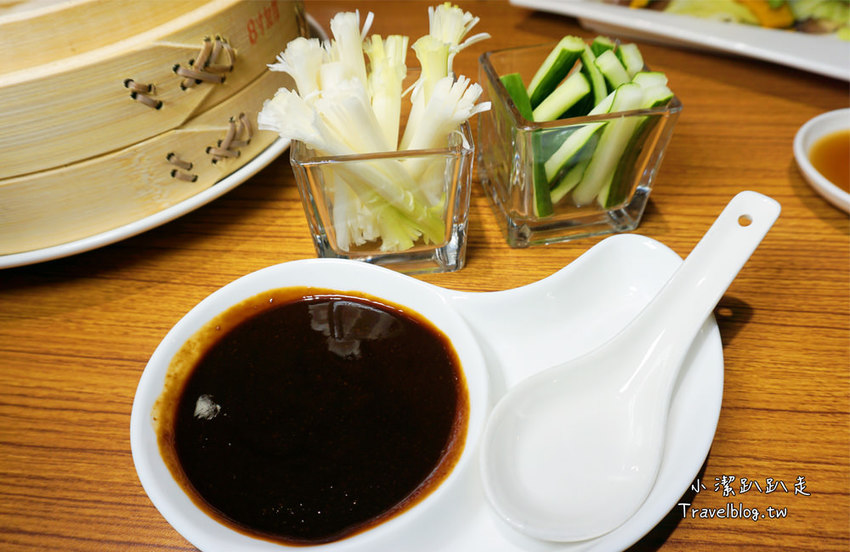 台中西區美食推薦》品八方燒鵝。精緻中式餐廳，招牌人氣必吃招牌櫻桃四吃，聚餐首選，電視節目採訪熱門美食。 - 小潔趴趴走旅遊札記